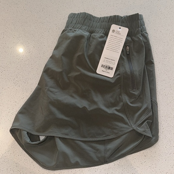 Feathery-Fit Soft High Waisted Mesh Lined Shorts 3'' - Picture 5 of 5